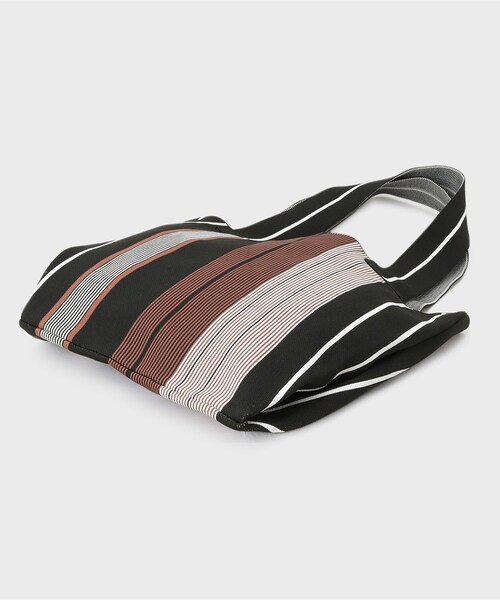 INDIVI（インディヴィ）の「【WEB限定カラー／A4収納】柄ニットバッグ（トートバッグ・レディース・ブラウン系その他3/ベージュ系4/ダークブラウン系2/ブラック系5/ブラック系4/ブラック系2・00）」の20枚目の写真