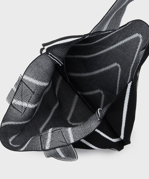 INDIVI（インディヴィ）の「【WEB限定カラー／A4収納】柄ニットバッグ（トートバッグ・レディース・ブラウン系その他3/ベージュ系4/ダークブラウン系2/ブラック系5/ブラック系4/ブラック系2・00）」の12枚目の写真