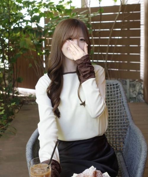 classicalelf（クラシカルエルフ）の「袖先にジャガード咲く♪春、大本命の一着。ふくれジャガード切り替えリブトップス (長袖)（Tシャツ/カットソー・レディース・アイボリー/ブラック/ブラウン/グレー・MEDIUM/LARGE/X-LARGE/SMALL）」の10枚目の写真