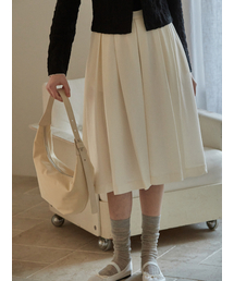 BEMUSE MANSION（ビミューズマンション）の「Satin tuck flare skirt - Ivory（スカート）」
