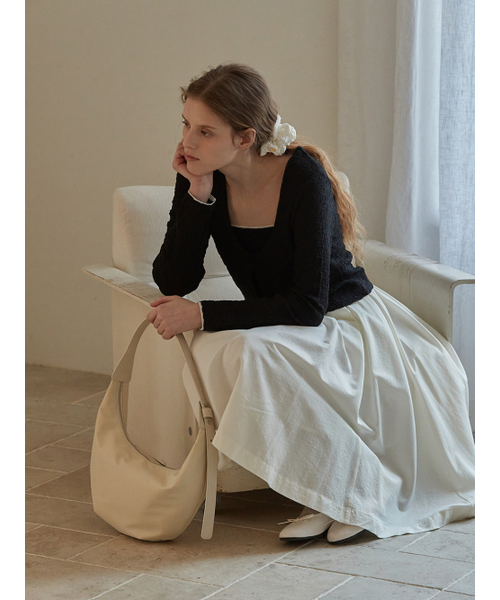 BEMUSE MANSION(ビミューズマンション)の「Satin tuck flare skirt - Ivory(スカート・レディース・アイボリー・FREE)」の3枚目の写真