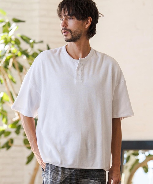 CAMBIO(カンビオ)の「mlt5580- Honeycomb Waffle Henley Neck Tee ヘンリーネックTシャツ(S64126cmb)(Tシャツ/カットソー・メンズ・ホワイト/ブラック/チャコールグレー・S/M/L)」の5枚目の写真