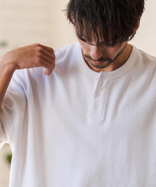 CAMBIO(カンビオ)の「mlt5580- Honeycomb Waffle Henley Neck Tee ヘンリーネックTシャツ(S64126cmb)(Tシャツ/カットソー・メンズ・ホワイト/ブラック/チャコールグレー・S/M/L)」の6枚目の写真