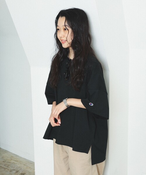 Champion(チャンピオン)の「【8/6 再値下げ】【別注】Champion / ショート スリーブ Tシャツ(Tシャツ/カットソー・レディース・ブルー/ブラック/ホワイト/ベージュ・MEDIUM)」の1枚目の写真
