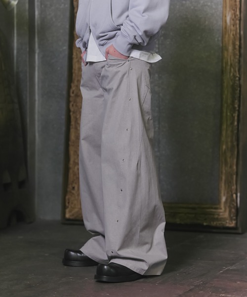 Confirm(コンファーム)の「Peach Brushed Studded Pants / ピーチ起毛スタッズパンツ メンズ レディース ユニセックス(その他パンツ・メンズ・ブラック/カーキ/グレー・M/L)」の4枚目の写真
