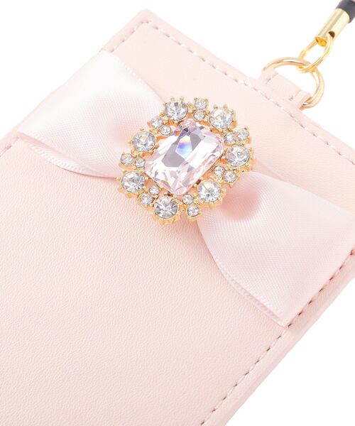 Maison de FLEUR(メゾンドフルール)の「リール付きビジューリボンパスケース(パスケース・レディース・ブラック/ピンク/ラベンダー/ネイビー・FREE)」の8枚目の写真