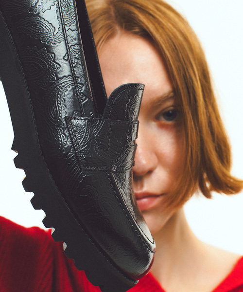 KENFORD（ケンフォード）の「≪追加≫KENFORD/ケンフォード TANK SOLE EMBOSSED LOAFERS（ローファー・メンズ・ブラック・25.5cm/25cm/27cm/26.5cm/26cm）」の2枚目の写真