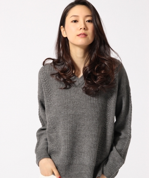 GLOBAL WORK（グローバルワーク）の「7ゲージイタリアVネックプルオーバー長袖/709787（ニット/セーター・レディース・ダークグレー/ネイビー/ベージュ/ライトブルー/ホワイト系その他・MEDIUM/SMALL/LARGE）」の3枚目の写真