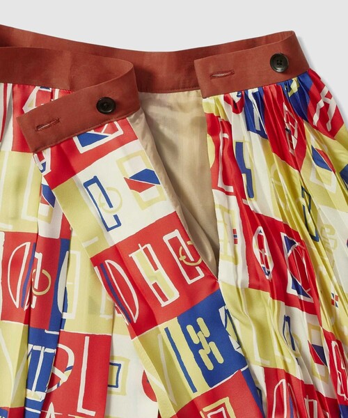 allureville(アルアバイル)の「パッチワークプリントプリーツスカート(スカート・レディース・レッド・1/2)」の9枚目の写真