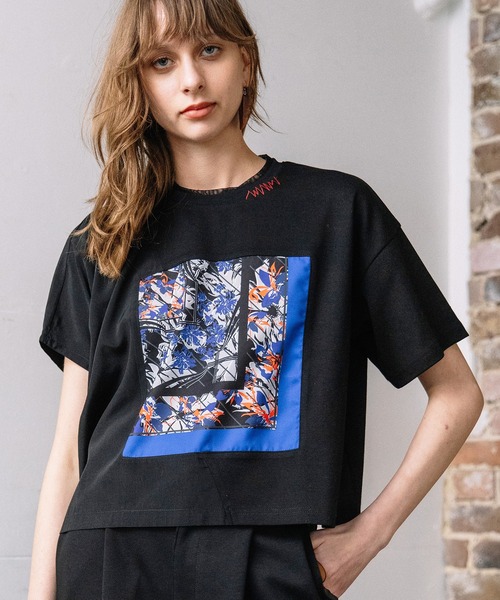 AULA AILA(アウラアイラ)の「スカーフプリントTシャツ(Tシャツ/カットソー・レディース・ブラウン/オフホワイト/ブラック・0)」の2枚目の写真