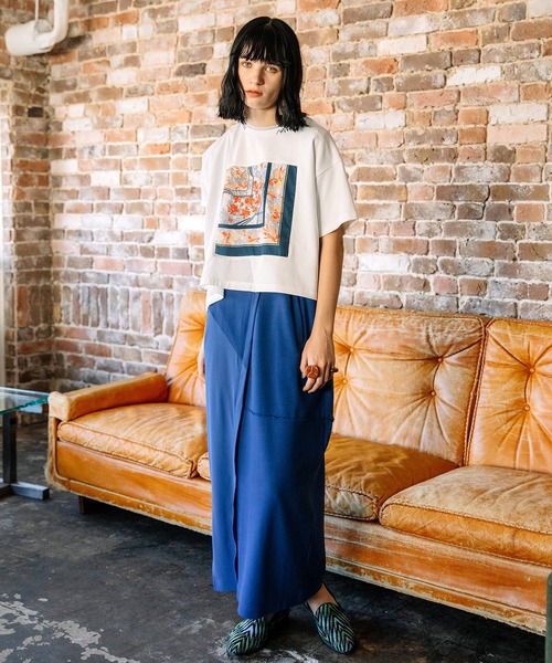 AULA AILA(アウラアイラ)の「スカーフプリントTシャツ(Tシャツ/カットソー・レディース・ブラウン/オフホワイト/ブラック・0)」の7枚目の写真