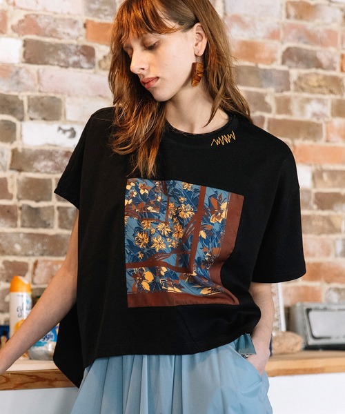 AULA AILA(アウラアイラ)の「スカーフプリントTシャツ(Tシャツ/カットソー・レディース・ブラウン/オフホワイト/ブラック・0)」の9枚目の写真