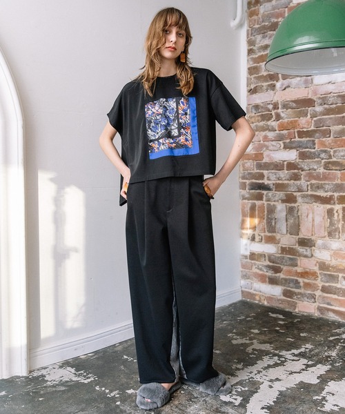 AULA AILA(アウラアイラ)の「スカーフプリントTシャツ(Tシャツ/カットソー・レディース・ブラウン/オフホワイト/ブラック・0)」の20枚目の写真