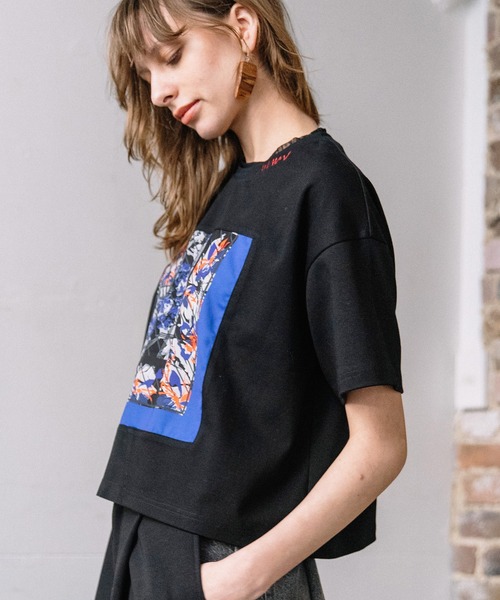 AULA AILA(アウラアイラ)の「スカーフプリントTシャツ(Tシャツ/カットソー・レディース・ブラウン/オフホワイト/ブラック・0)」の18枚目の写真