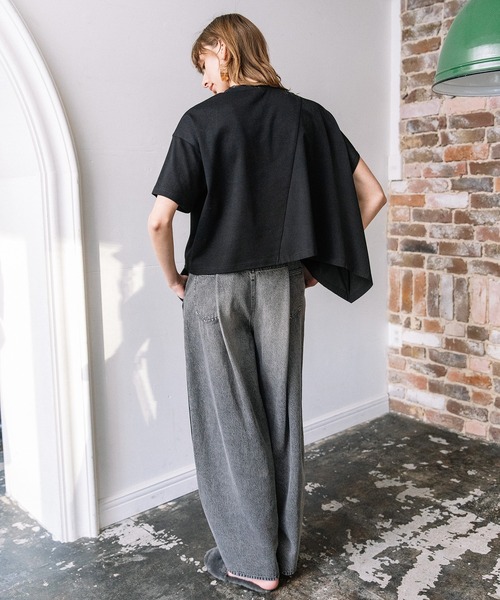 AULA AILA(アウラアイラ)の「スカーフプリントTシャツ(Tシャツ/カットソー・レディース・ブラウン/オフホワイト/ブラック・0)」の21枚目の写真