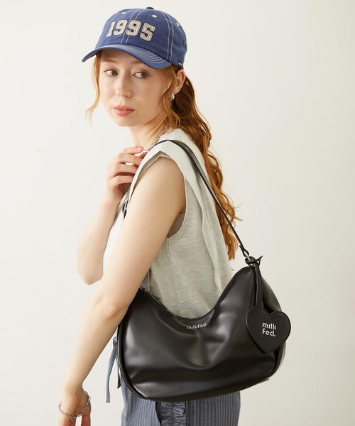 MILKFED.(ミルクフェド)の「HEART MIRROR SHOULDER BAG(ショルダーバッグ・レディース・ベージュ/オフホワイト/ブラック・ONE SIZE)」の2枚目の写真