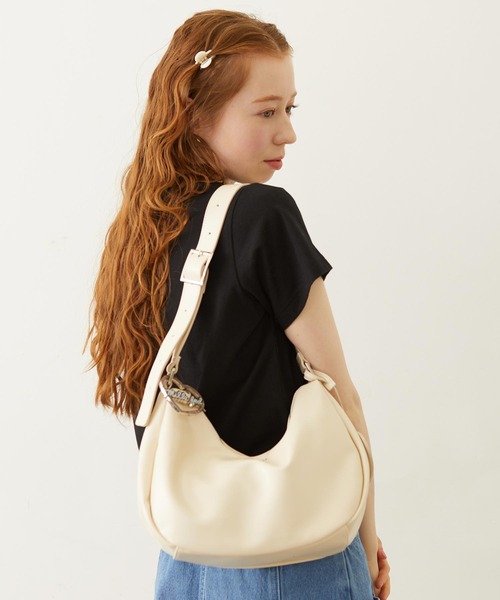 MILKFED.(ミルクフェド)の「HEART MIRROR SHOULDER BAG(ショルダーバッグ・レディース・ベージュ/オフホワイト/ブラック・ONE SIZE)」の4枚目の写真