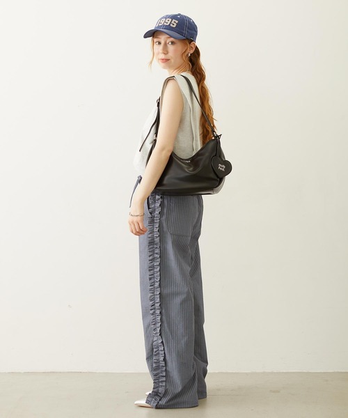 MILKFED.(ミルクフェド)の「HEART MIRROR SHOULDER BAG(ショルダーバッグ・レディース・ベージュ/オフホワイト/ブラック・ONE SIZE)」の12枚目の写真