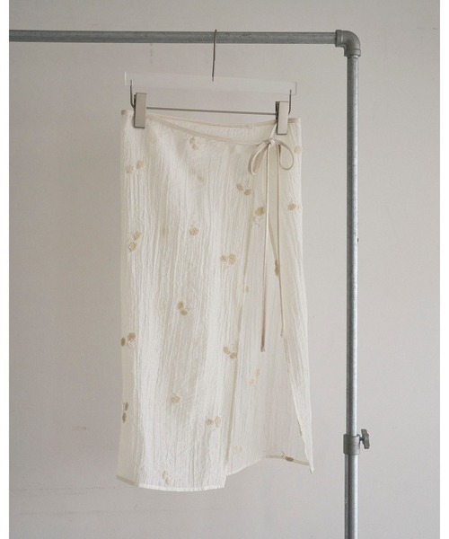 anuke（アンヌーク）の「Embroidery Sleeveless Onepiece（ワンピース・レディース・ブラック/アイボリー・38inch/36inch）」の3枚目の写真
