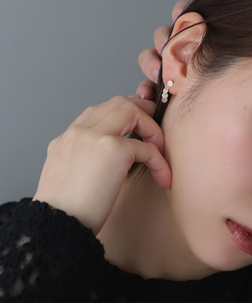 Lilas(リラ)の「《WEB限定》サークルラインピアス K10(両耳)(ピアス(両耳用)・レディース・ゴールド・FREE)」の3枚目の写真