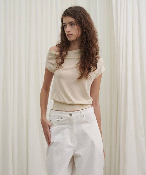 MARROT(マロット)の「ドレープアシンメトリーティー_クリームベージュ(Tシャツ/カットソー・レディース・ベージュ・SMALL/MEDIUM)」の6枚目の写真