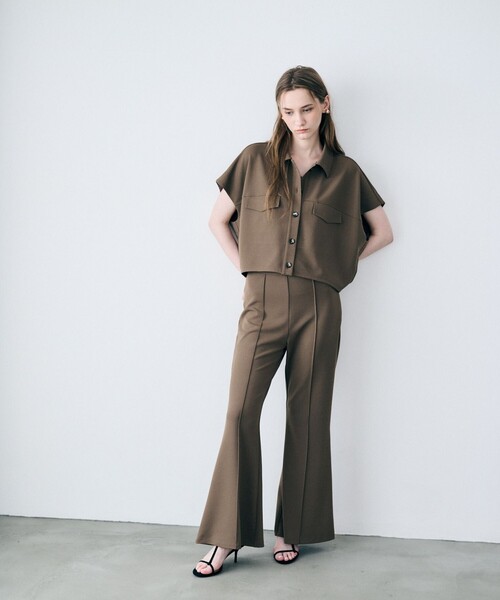 uncrave(アンクレイヴ)の「ジョーゼットダブルジャージー フレアパンツ(その他パンツ・レディース・ベージュ系/ブラック系/ブルー系・2/1/0)」の17枚目の写真