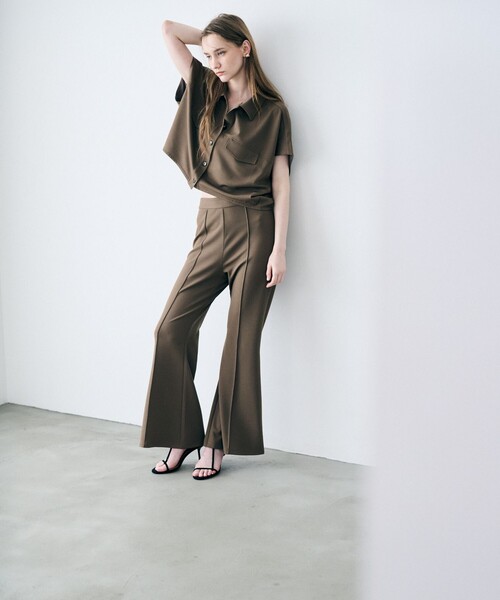 uncrave(アンクレイヴ)の「ジョーゼットダブルジャージー フレアパンツ(その他パンツ・レディース・ベージュ系/ブラック系/ブルー系・2/1/0)」の16枚目の写真