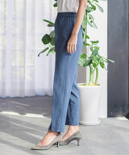 la.f…（ラエフ）の「【WEB限定】“美脚デニム見え”裾スリットテーパードパンツ（その他パンツ・レディース・ダークネイビー/ブラック・7号/9号）」の5枚目の写真