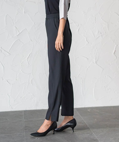 la.f…（ラエフ）の「【WEB限定】“美脚デニム見え”裾スリットテーパードパンツ（その他パンツ・レディース・ダークネイビー/ブラック・7号/9号）」の16枚目の写真