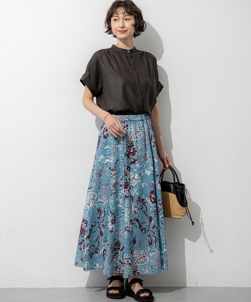 23区 L(ニジュウサンクオオキイサイズ)の「リネンライクグロッシー バンドカラー ブラウス(シャツ/ブラウス・レディース・ベージュ系/ネイビー系/グレー系・48/50/46/44)」の17枚目の写真