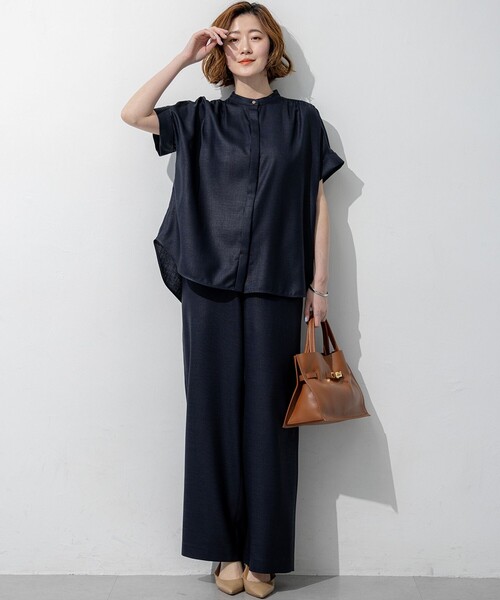 23区 L(ニジュウサンクオオキイサイズ)の「リネンライクグロッシー バンドカラー ブラウス(シャツ/ブラウス・レディース・ベージュ系/ネイビー系/グレー系・48/50/46/44)」の15枚目の写真