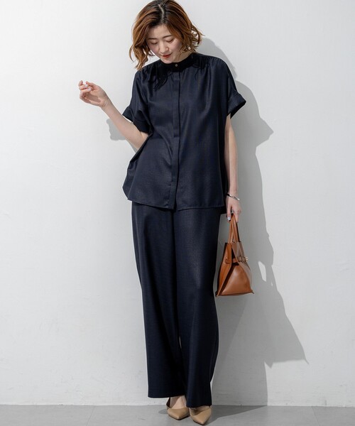 23区 L(ニジュウサンクオオキイサイズ)の「リネンライクグロッシー バンドカラー ブラウス(シャツ/ブラウス・レディース・ベージュ系/ネイビー系/グレー系・48/50/46/44)」の14枚目の写真