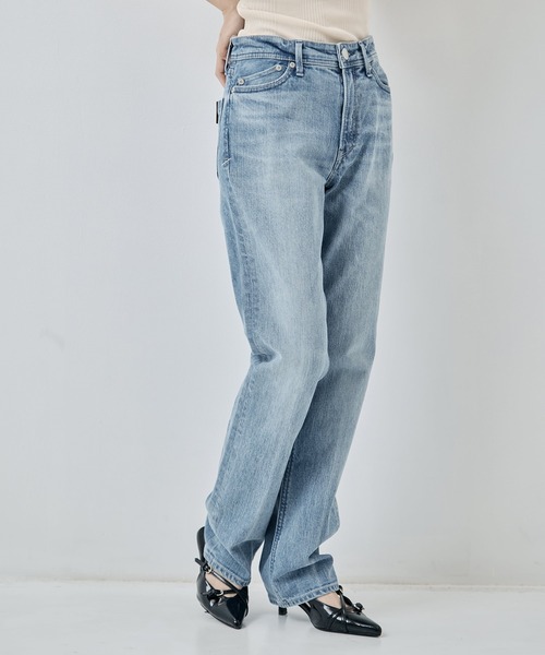 YANUK（ヤヌーク）の「[YANUK/ヤヌーク]ANNETTE(Slim Straight) FUB（デニムパンツ・レディース・ライトブルー・23/24/25/26）」の13枚目の写真