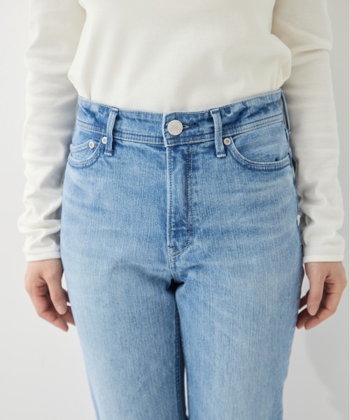 YANUK（ヤヌーク）の「[YANUK/ヤヌーク]ANNETTE(Slim Straight) FUB（デニムパンツ・レディース・ライトブルー・23/24/25/26）」の7枚目の写真