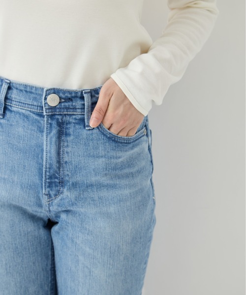YANUK（ヤヌーク）の「[YANUK/ヤヌーク]ANNETTE(Slim Straight) FUB（デニムパンツ・レディース・ライトブルー・23/24/25/26）」の8枚目の写真
