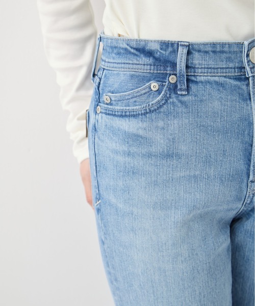 YANUK（ヤヌーク）の「[YANUK/ヤヌーク]ANNETTE(Slim Straight) FUB（デニムパンツ・レディース・ライトブルー・23/24/25/26）」の9枚目の写真
