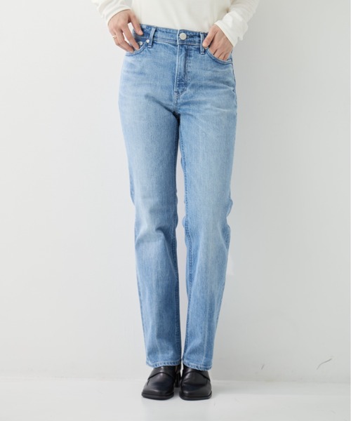 YANUK（ヤヌーク）の「[YANUK/ヤヌーク]ANNETTE(Slim Straight) FUB（デニムパンツ・レディース・ライトブルー・23/24/25/26）」の11枚目の写真
