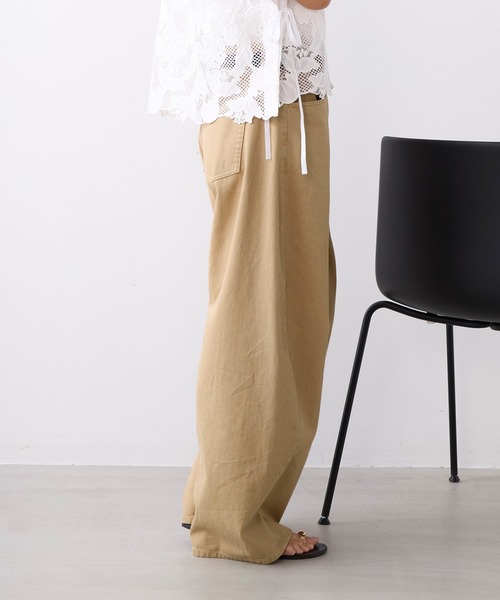 MICA&DEAL(マイカ&ディール)の「ツイストカラーデニムコクーンパンツ〈2サイズ展開〉(デニムパンツ・レディース・ベージュ/グレー/ライトピンク・38/36)」の20枚目の写真