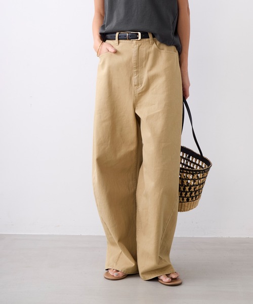 MICA&DEAL(マイカ&ディール)の「ツイストカラーデニムコクーンパンツ〈2サイズ展開〉(デニムパンツ・レディース・ベージュ/グレー/ライトピンク・38/36)」の9枚目の写真