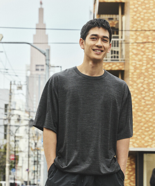 FREAK'S STORE(フリークスストア)の「ウォッシャブル メリノウールブレンド スピンドルTシャツ(Tシャツ/カットソー・メンズ・チャコールグレー/ブラック/ブラウン/ダークグレー・SMALL/MEDIUM/LARGE)」の6枚目の写真
