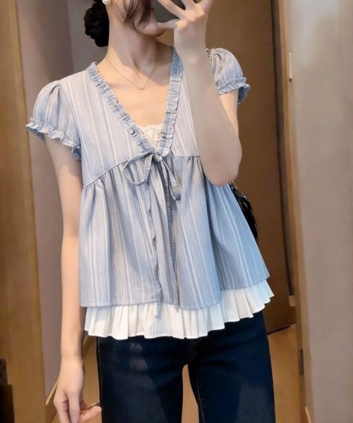 AMAJI(アマジ)の「Vネックブラウス フリルデザイン レイヤード風 半袖 トップス(シャツ/ブラウス・レディース・ライトブルー・X-LARGE/LARGE/MEDIUM/SMALL)」の1枚目の写真