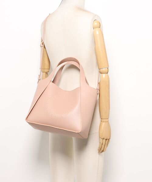 STELLA McCARTNEY(ステラマッカートニー)の「Logo Crossbody Tote Bag / ロゴ クロスボディ トートバッグ(トートバッグ・レディース・ピンクベージュ/ネイビー・ONE SIZE)」の7枚目の写真