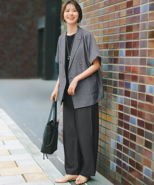 23区 L(ニジュウサンクオオキイサイズ)の「クールタッチタフタ ワイドパンツ(その他パンツ・レディース・黄土色系/グレー系/ダークブラウン系・44/46/48/50)」の13枚目の写真