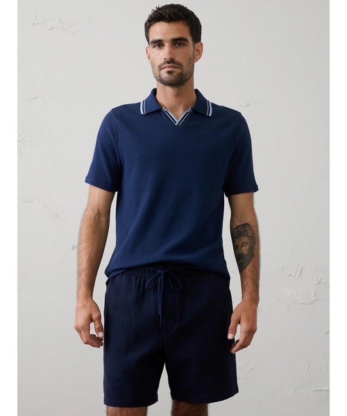 BANANA REPUBLIC FACTORY STORE(バナナリパブリック ファクトリーストア)の「BANANA REPUBLIC FACTORY STORE クリンクル リブ ジョニーカラー シャツ(ポロシャツ・メンズ・ホワイト/ネイビー・XL/L/M/S)」の1枚目の写真