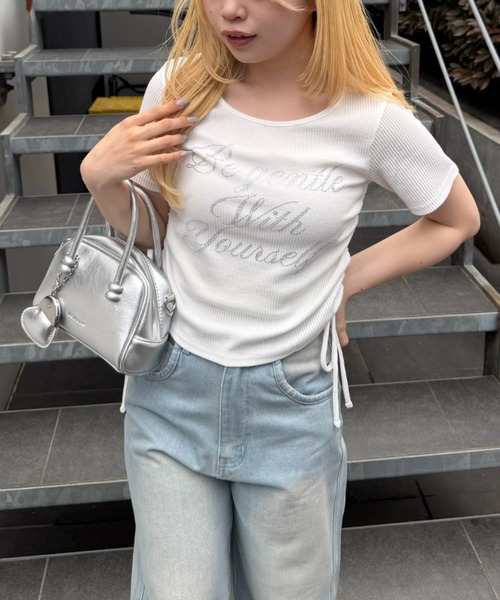 Another Branch olive des olive(アナザーブランチオリーブデオリーブ)の「アソートラインストーンロゴ脇ギャザーTシャツ(Tシャツ/カットソー・レディース・ホワイト系その他/ブラック/オフホワイト/チャコールグレー・FREE)」の11枚目の写真