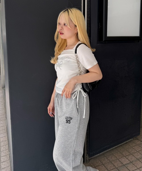 Another Branch olive des olive(アナザーブランチオリーブデオリーブ)の「アソートラインストーンロゴ脇ギャザーTシャツ(Tシャツ/カットソー・レディース・ホワイト系その他/ブラック/オフホワイト/チャコールグレー・FREE)」の6枚目の写真