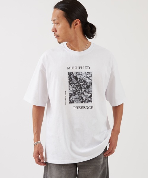 SIDEWAY STANCE（サイドウェイスタンス）の「【IMOKO】フォトプリント 半袖Tシャツ（Tシャツ/カットソー・レディース・ホワイト系2/ブラック/ブラック系2/ホワイト系1/ホワイト系/ブラック系/ブラック系1/ホワイト・LARGE/SMALL/MEDIUM）」の2枚目の写真