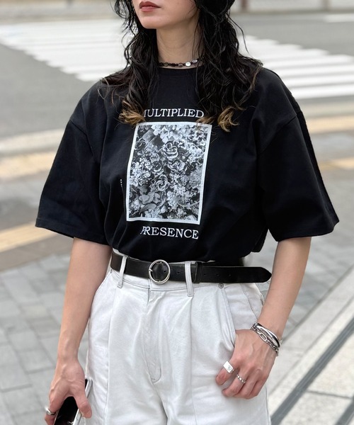 SIDEWAY STANCE（サイドウェイスタンス）の「【IMOKO】フォトプリント 半袖Tシャツ（Tシャツ/カットソー・レディース・ホワイト系2/ブラック/ブラック系2/ホワイト系1/ホワイト系/ブラック系/ブラック系1/ホワイト・LARGE/SMALL/MEDIUM）」の6枚目の写真