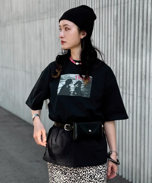 SIDEWAY STANCE（サイドウェイスタンス）の「【IMOKO】フォトプリント 半袖Tシャツ（Tシャツ/カットソー・レディース・ホワイト系2/ブラック/ブラック系2/ホワイト系1/ホワイト系/ブラック系/ブラック系1/ホワイト・LARGE/SMALL/MEDIUM）」の13枚目の写真