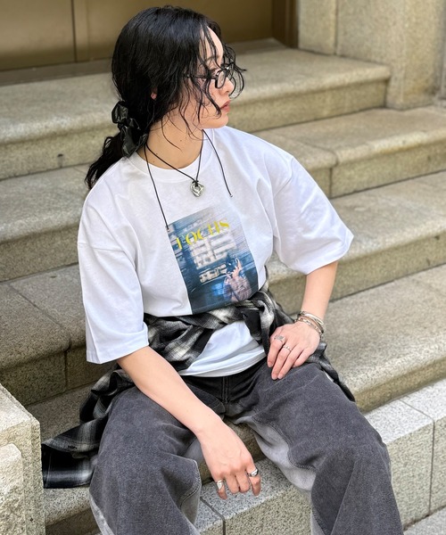 SIDEWAY STANCE（サイドウェイスタンス）の「【IMOKO】フォトプリント 半袖Tシャツ（Tシャツ/カットソー・レディース・ホワイト系2/ブラック/ブラック系2/ホワイト系1/ホワイト系/ブラック系/ブラック系1/ホワイト・LARGE/SMALL/MEDIUM）」の21枚目の写真
